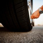 Cómo saber cuándo cambiar los neumáticos del coche